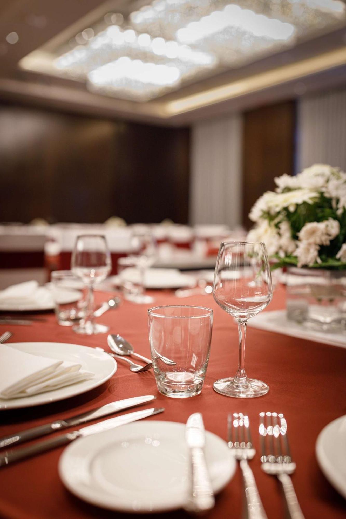 Отель Hyatt Centric Soalteemode Катманду Экстерьер фото