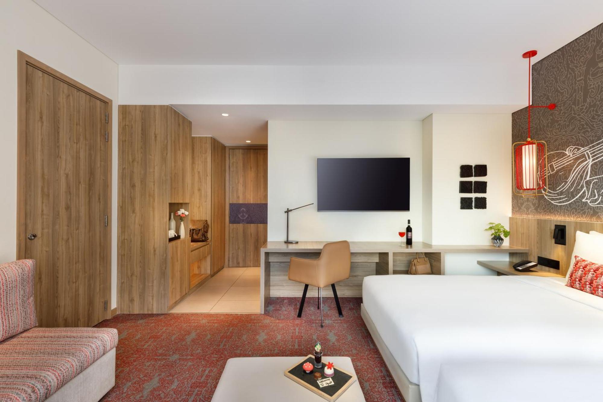 Отель Hyatt Centric Soalteemode Катманду Экстерьер фото